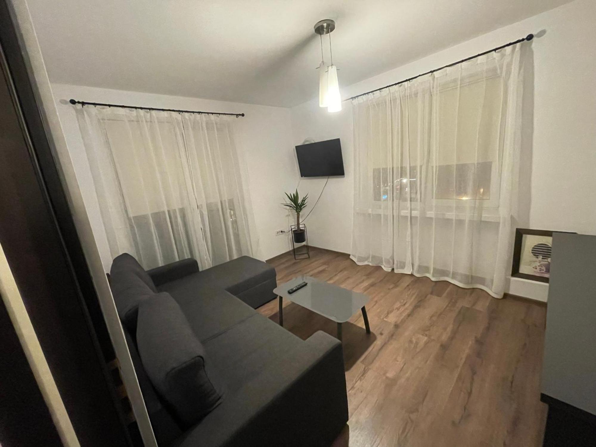 Apartament Centru Vechi ไกรโอวา ภายนอก รูปภาพ