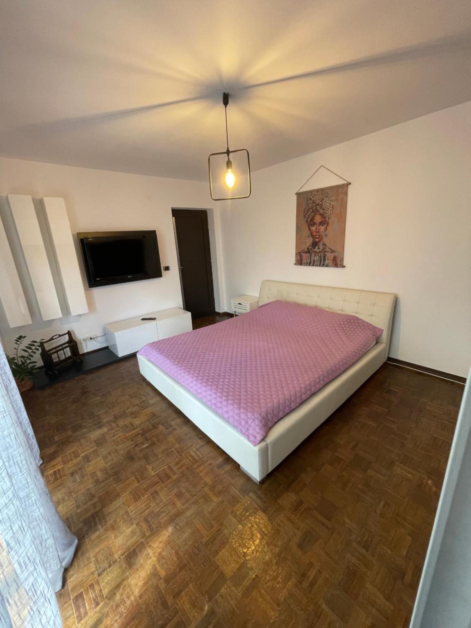 Apartament Centru Vechi ไกรโอวา ภายนอก รูปภาพ