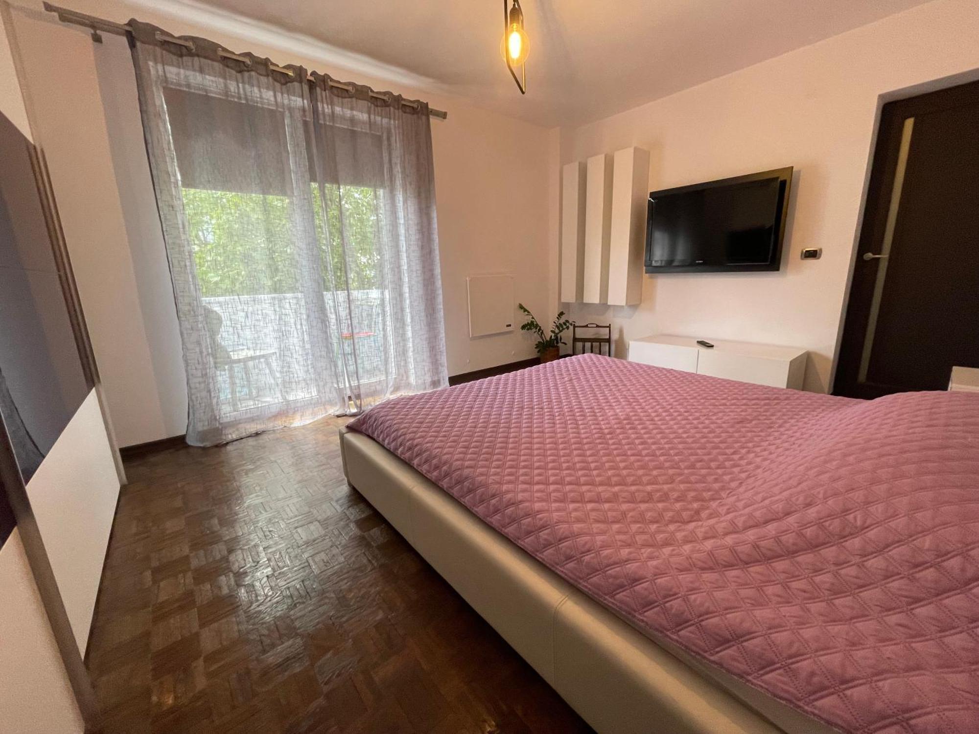 Apartament Centru Vechi ไกรโอวา ภายนอก รูปภาพ